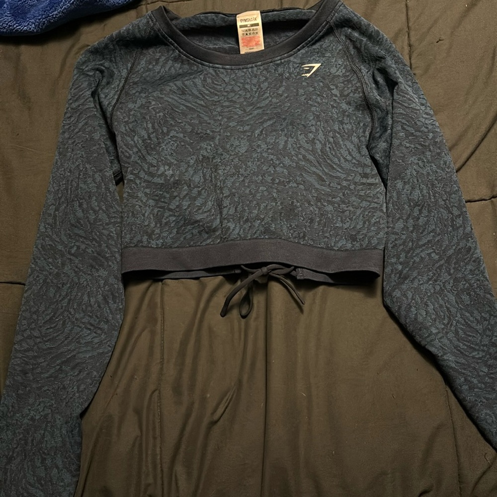 Long sleeve GymShark crop top with lace up back